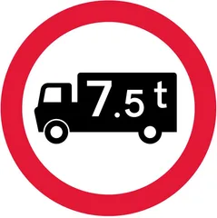 Goods vehicles exceeding a gross weight of 7.5T prohibited — UK road sign